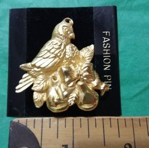 New "partridge pin"  Great to jazz up a coat, 🧣or hat